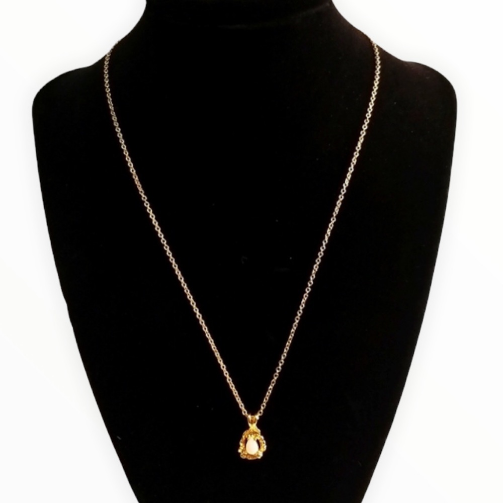 Opal?  Moonstone? Necklace Pendant Gold tone 18"
